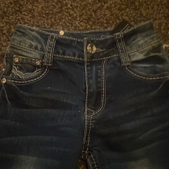 Shyanne Girls size 6 jeans w/embellished rear pockets. Worn once - Picture 2 of 5